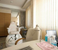 Маникюр и педикюр